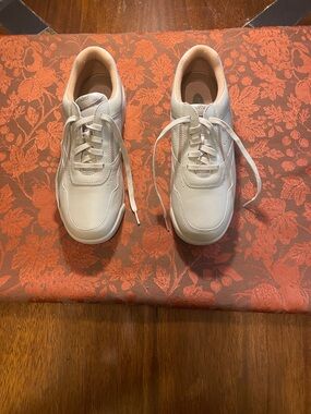 Rock port Men’s Pro walker Sneakers M7102M Size 10.5 NWOT.